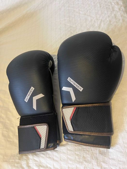 Luvas Outshock e Luvas Adidas Speed50