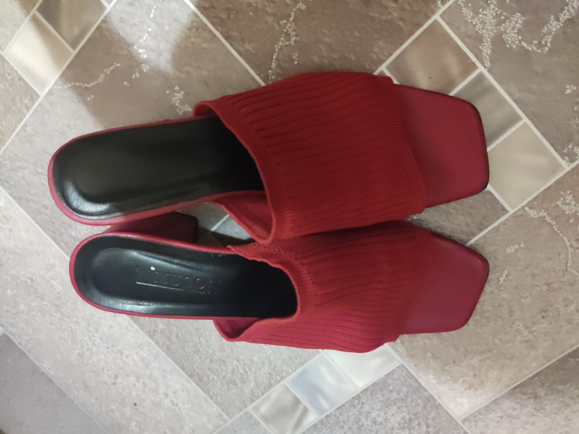 Продам шлепки красние,женские,размер 40