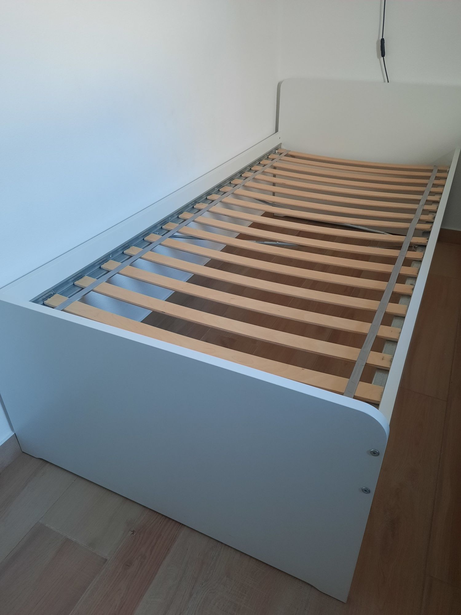 URGENTE Cama (uma) com estrado SLAKT IKEA branca 90x200