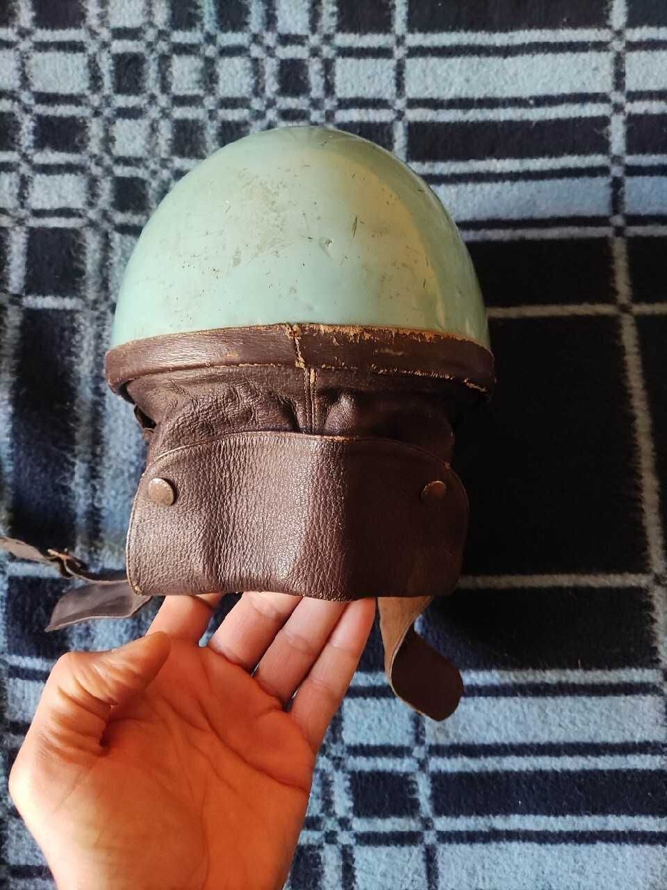 Kask Orzeszek z epoki PRL-u