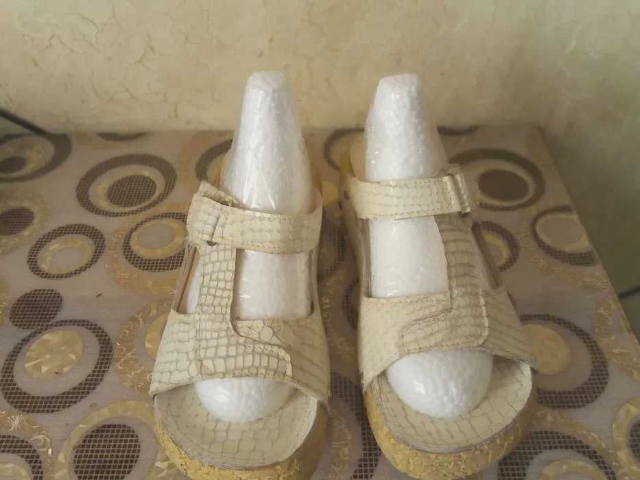 Шлепанцы из натуральной кожи