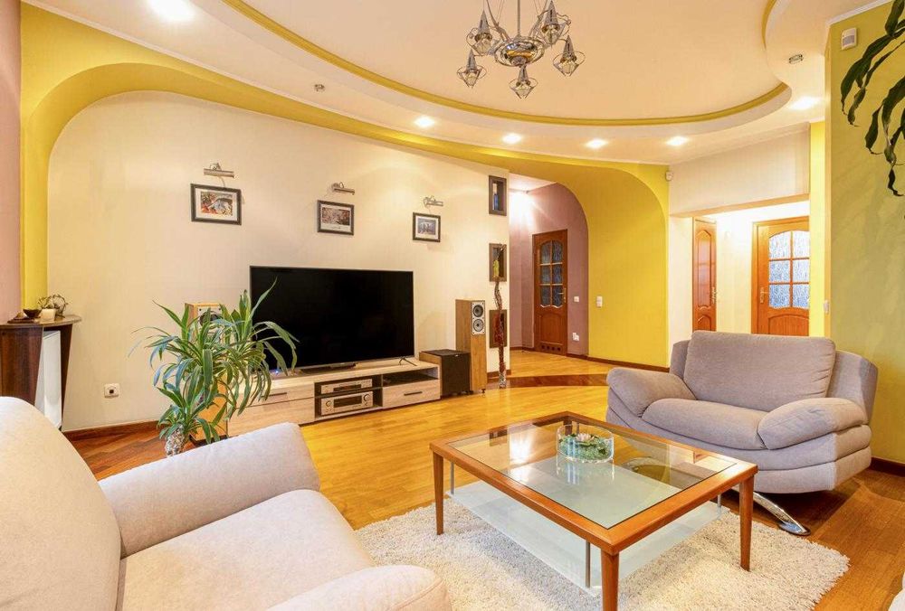 Продаж , 3 кімнатна,  квартира. Єфремова 13