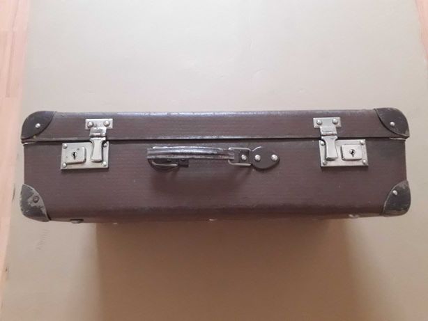 Stara walizka epoka prl lub starsza