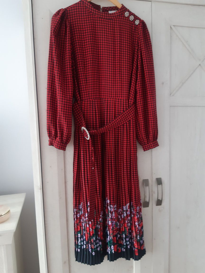 Elegancka sukienka plisowana r.40 SAVIDA