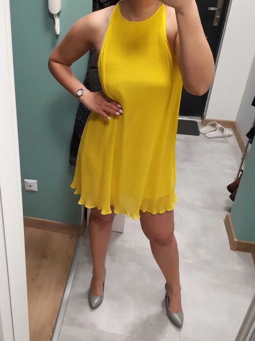 Żółta plisowana sukienka Mango XS zwiewna