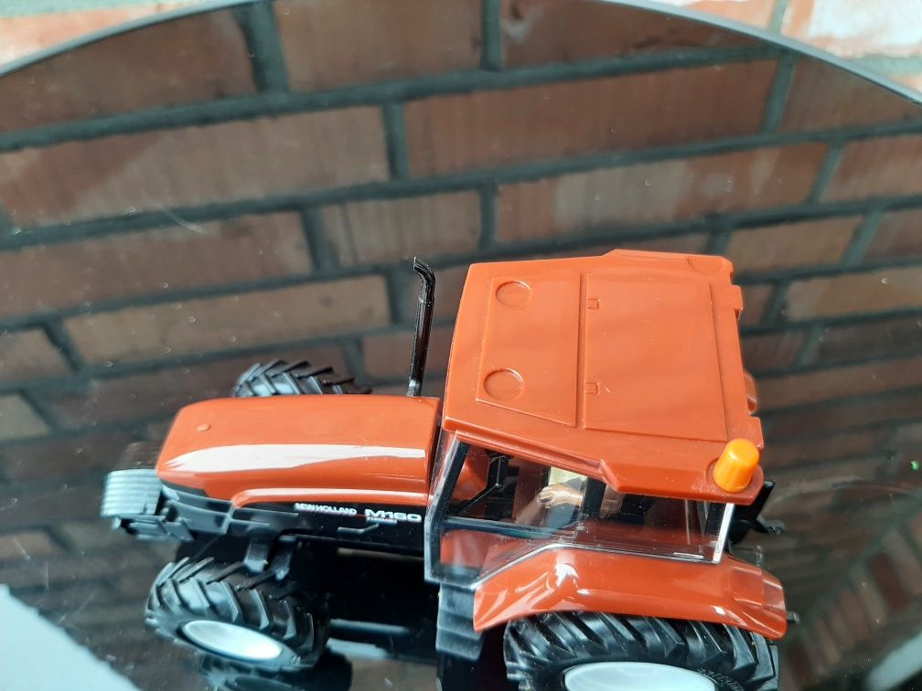 Britains traktor Fiatagri New Holland M160 1: 32