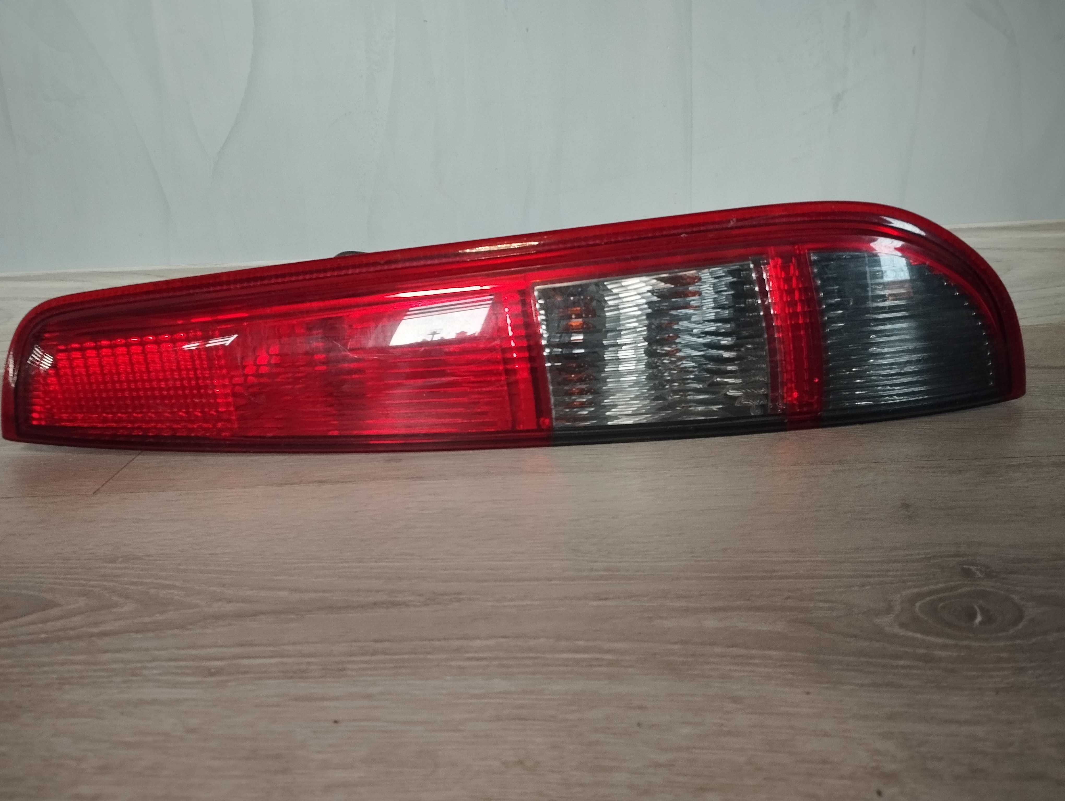 Lampa  FORD FOCUS MK II KOMBI prawa tylna prawy tył ]