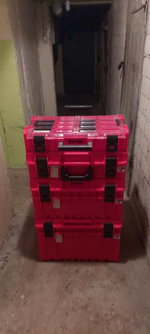 Sprzedam  skrzynia qbrick system tak jak na zdjęciach cena  700zl