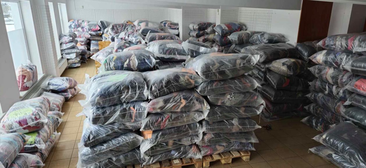 Odzież używana ubrania ciuchy secondhand lumpeks ZADBANE 1 gatunek