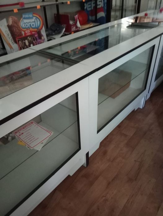 Lady sklepowe przeszklone