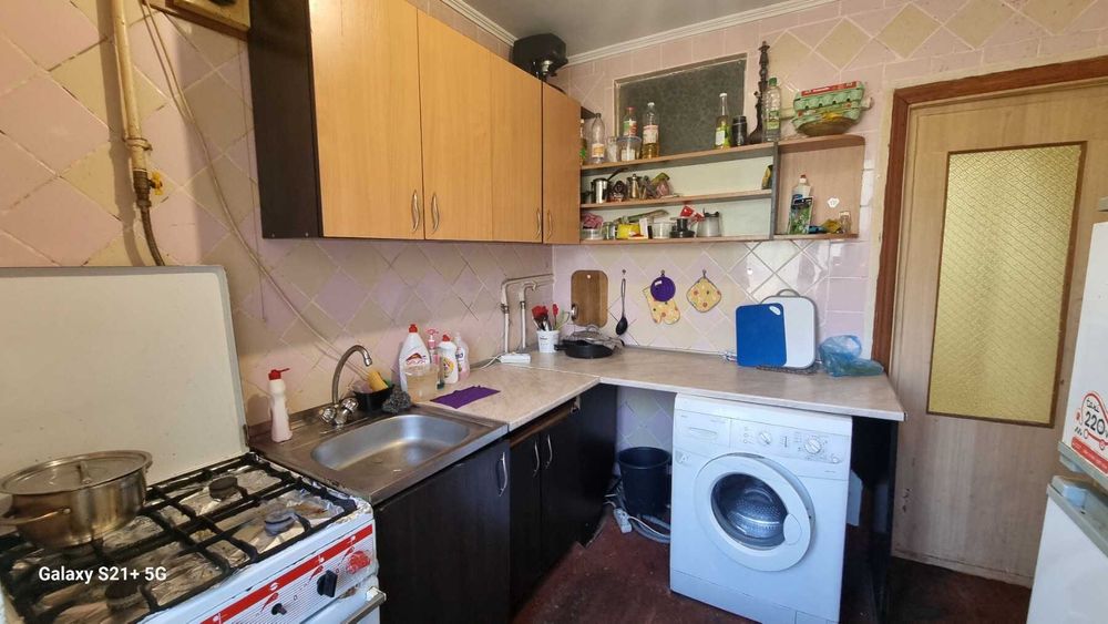 Продам 3 комн. квартиру 55 кв.м. на ул.Автозаводская 21 А,Куреневка