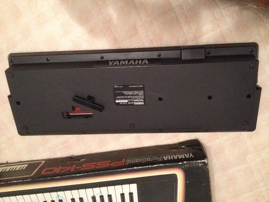 Órgão Yamaha PSS-140