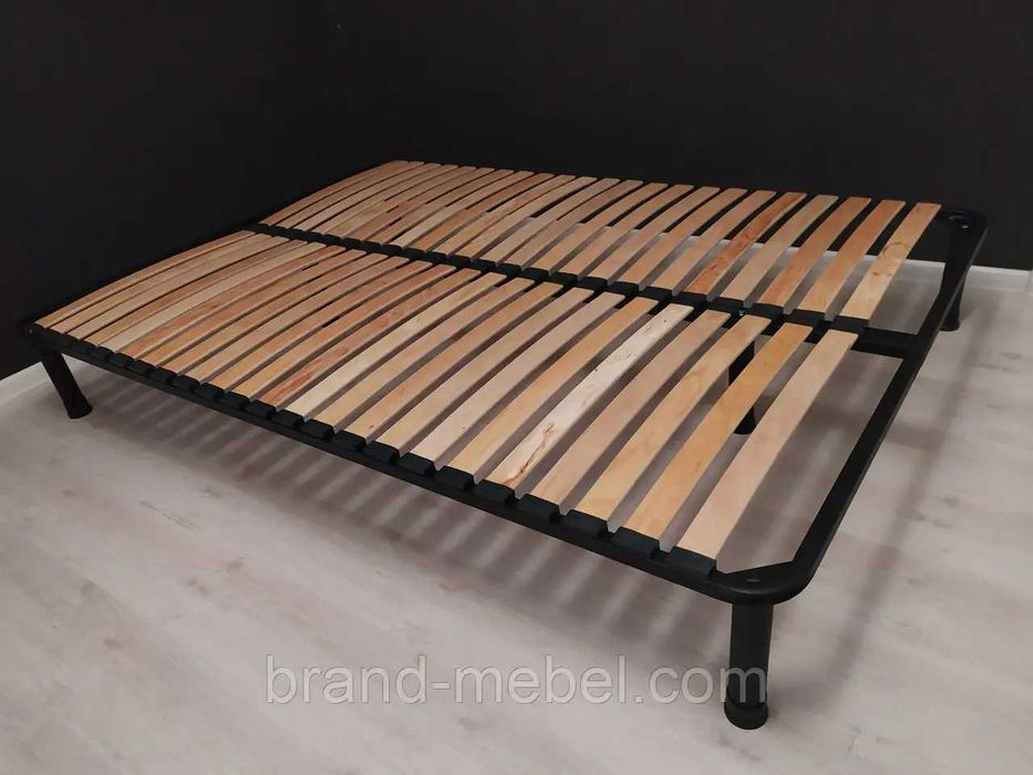 Двоспальне ліжко білого кльору