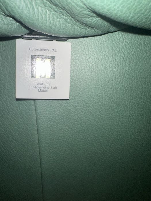 Продам кожаний угловой диван