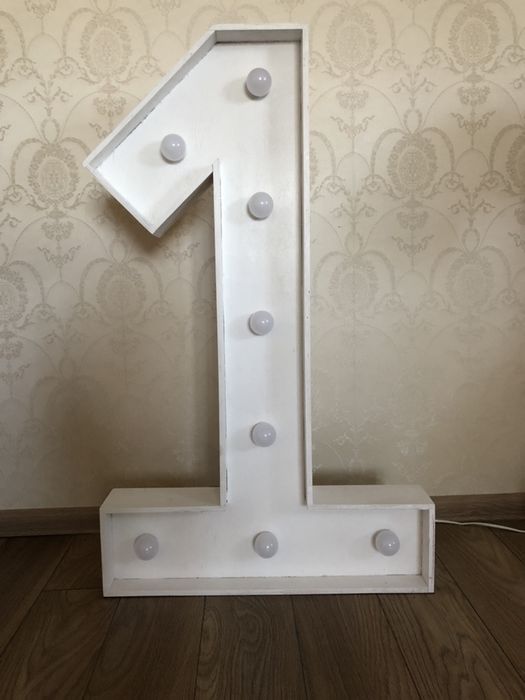 Цифры с лампочками