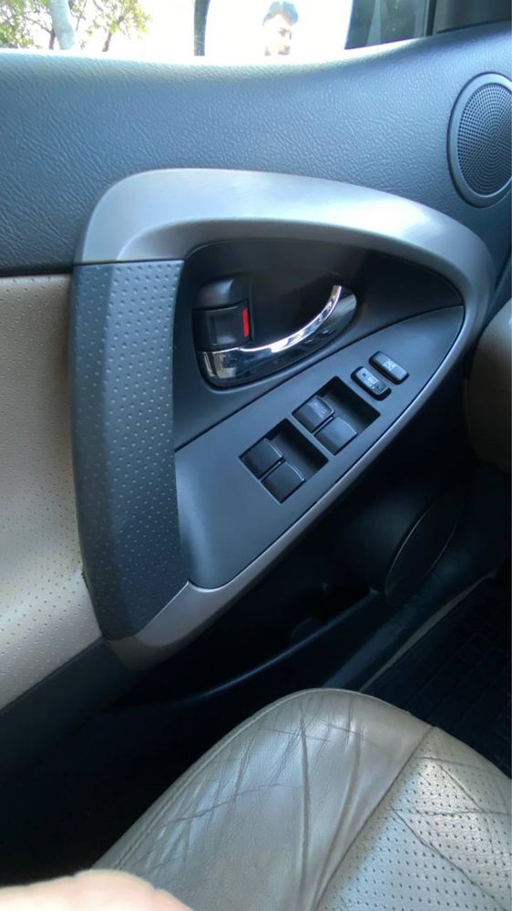 Автомобіль