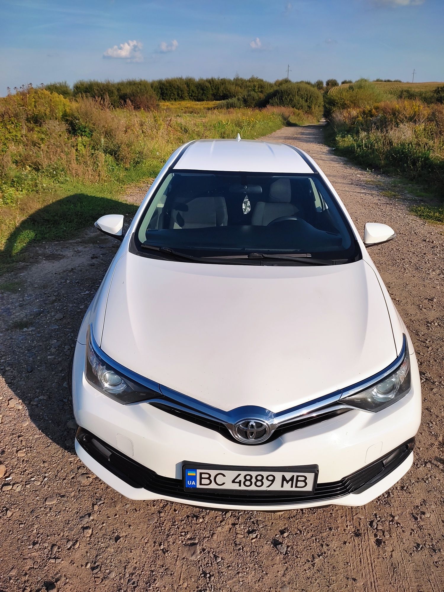 Toyota auris Продам