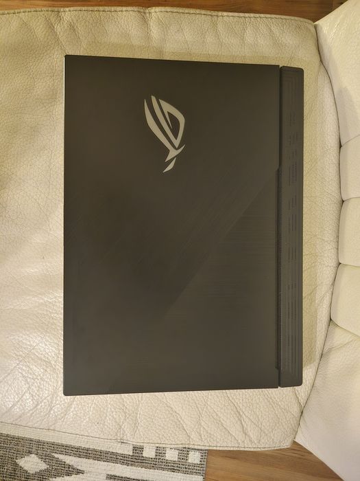 Asus ROG STRIX G731GU i7-9750H GTX1660TI