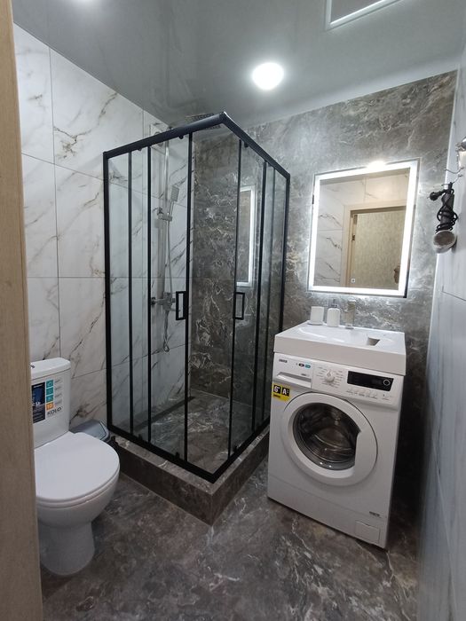 Здам подобово 1 кімнатну квартиру-студію.