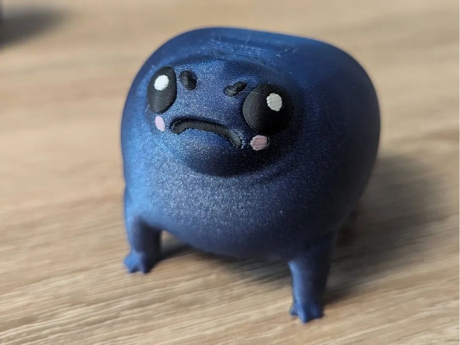 Sapo Negro 'Grumpy Frog' Sorridente