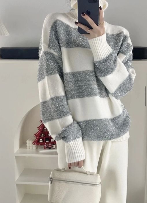 Ami білий шерстяний светр в наявності розмір S