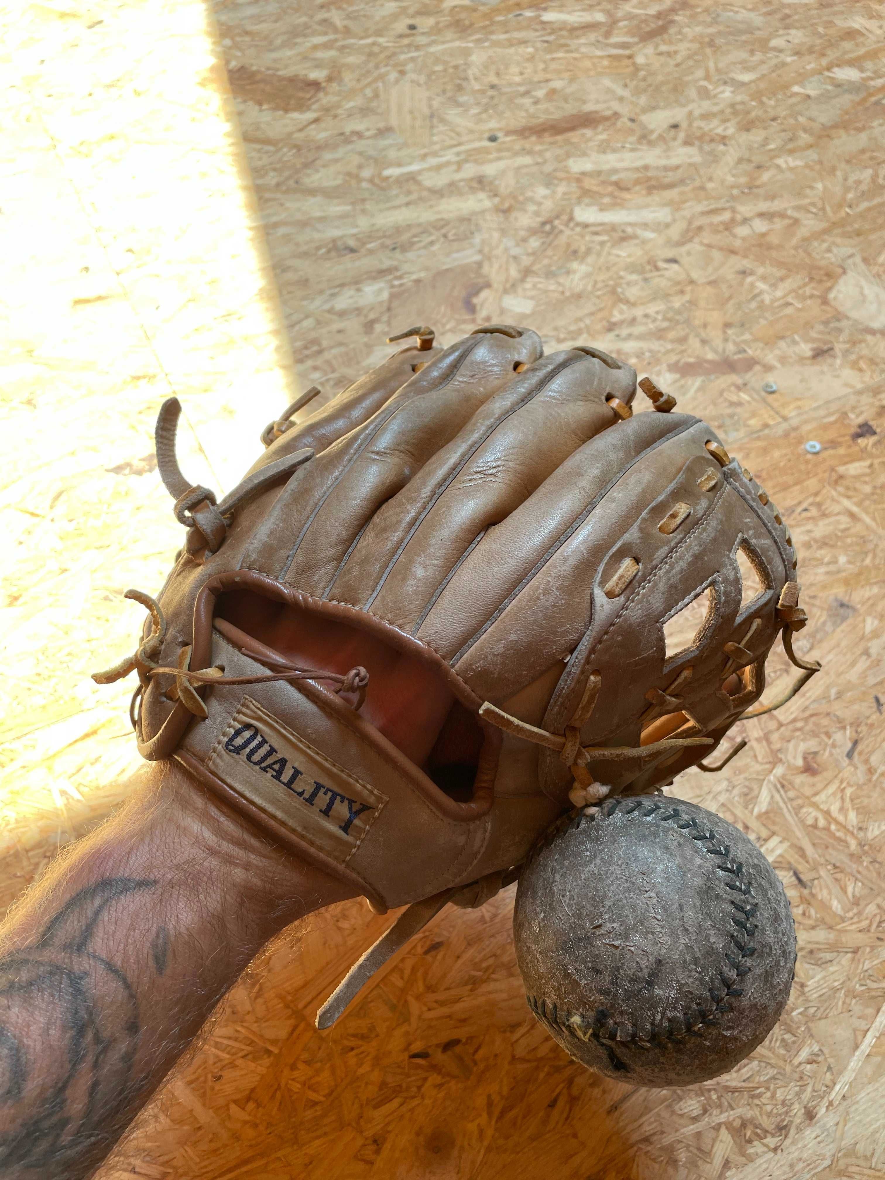 Vintage rękawica baseball softball z piłką gadżet do zdjęć