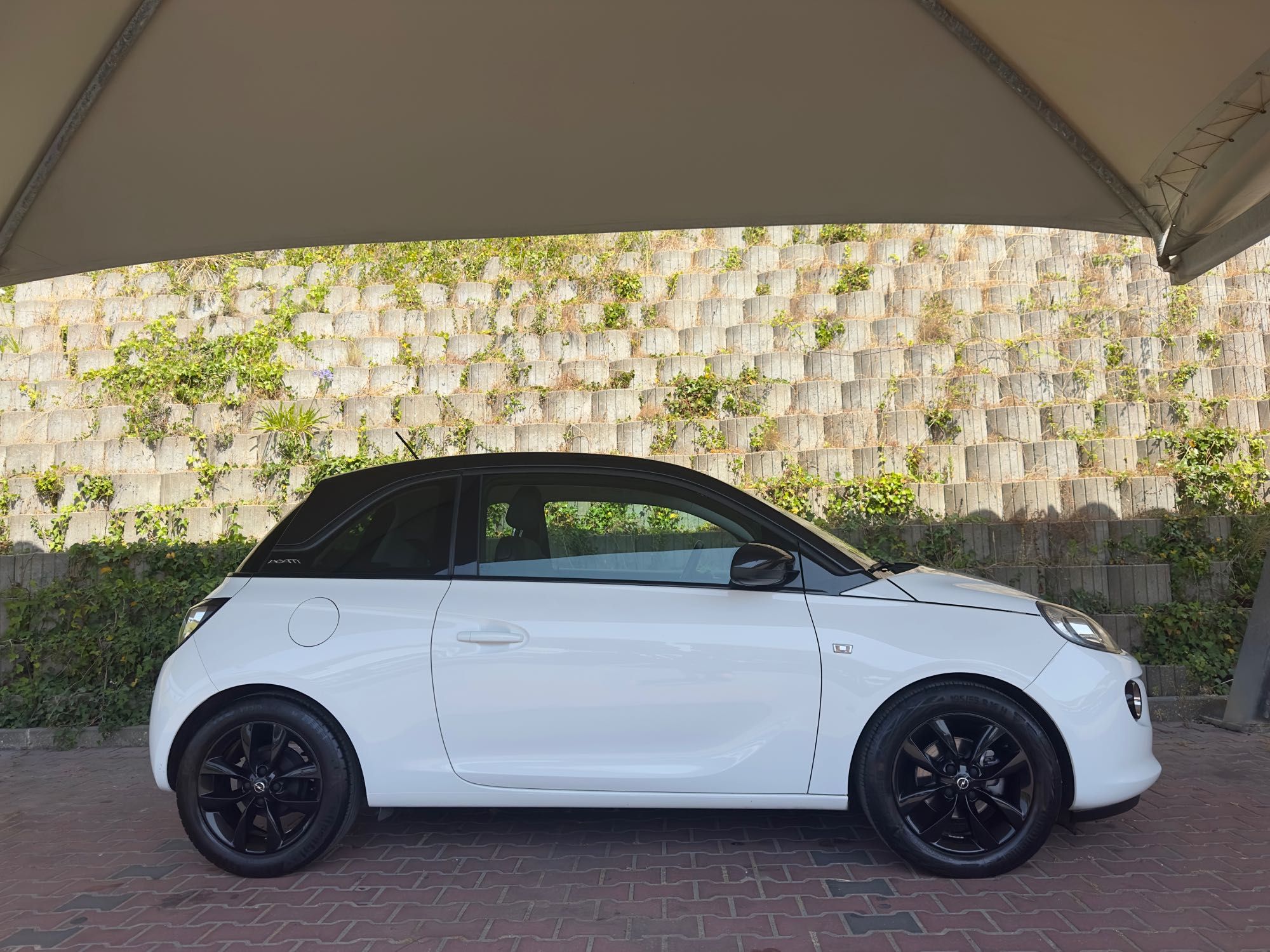 Opel Adam 1.2 Black Edition - Extremamente Estimado