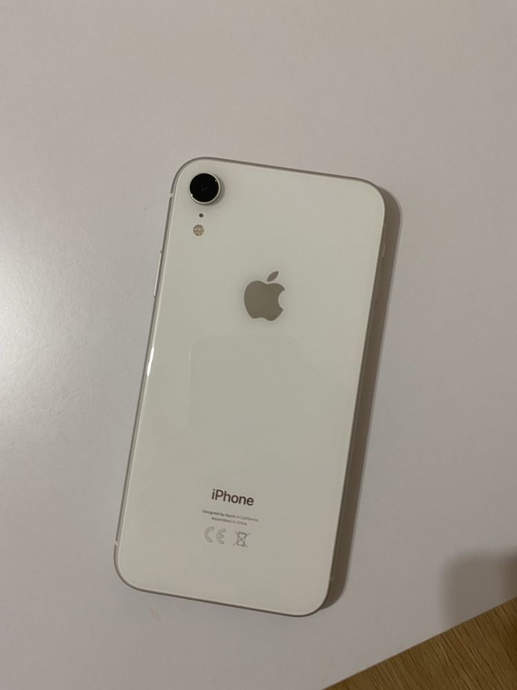 Iphone  XR,коробка,шнур зарядки,наушники