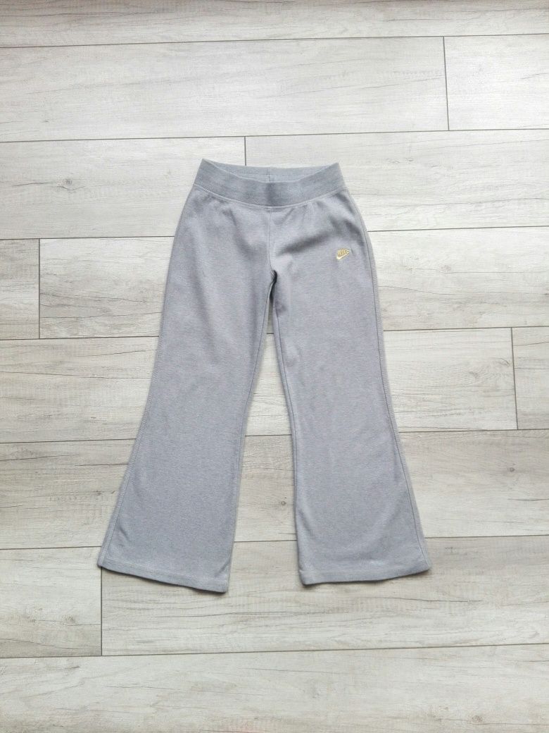 Nike oryginalne spodnie dresowe dresy rozszerzania nogawka roz 128-140