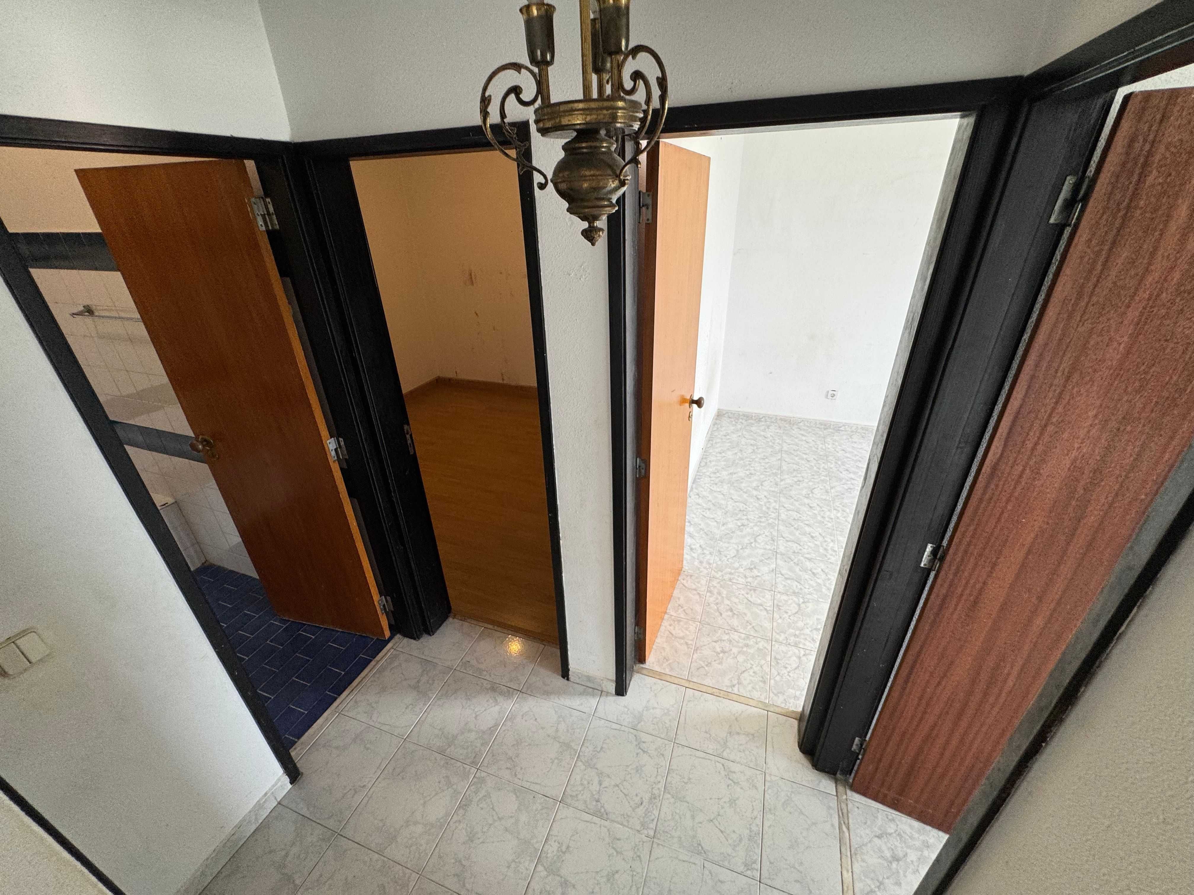 T3 espaçoso, com arrecadação e 2 casas de banho