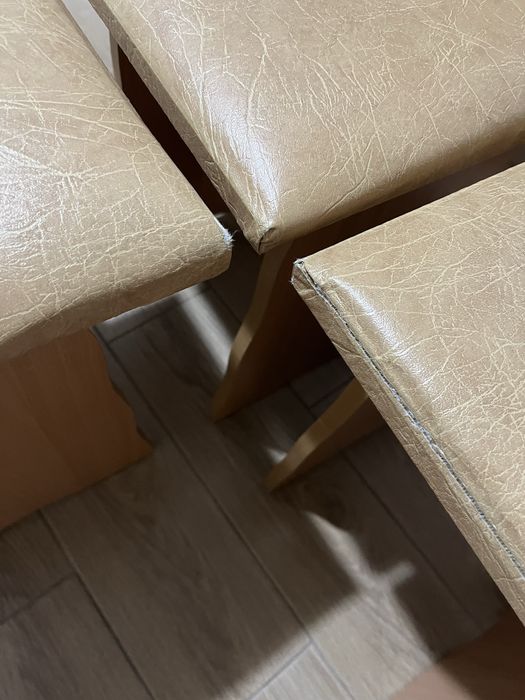 Стіл кухоний з табуретками