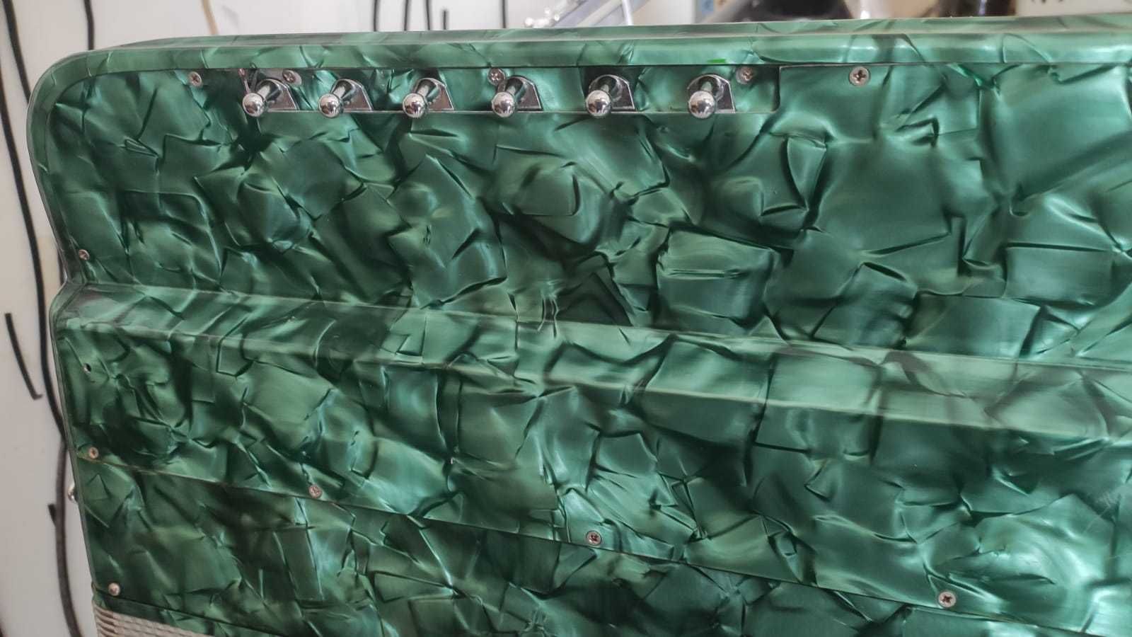 Acordeao Crucianelli 3a  Voz, 96 baixos .Made in Italy .