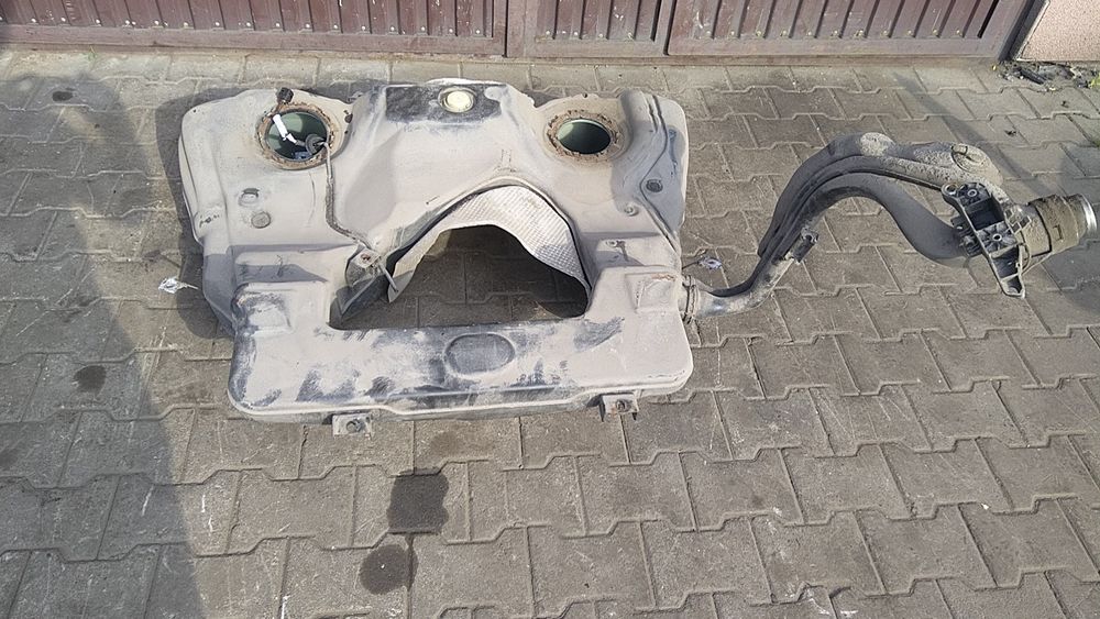 ) Passat B6 kombi zbiornik paliwa bak 4x4