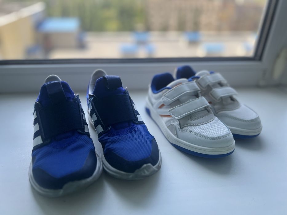 За 2 пари Кросівки для хлопчика 17,5 см