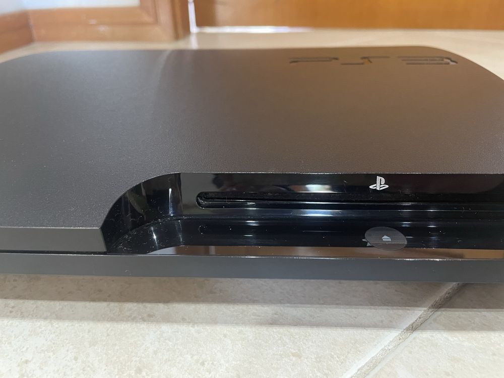 Playstation 3 nova com comandos e 3 jogos