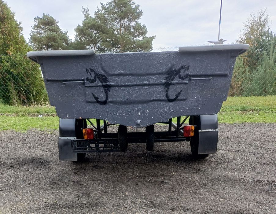 Łódź wędkarska z przyczepką