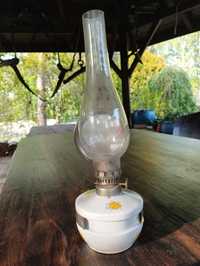 Lampka ceramiczna vintage naftowa z kloszem biała