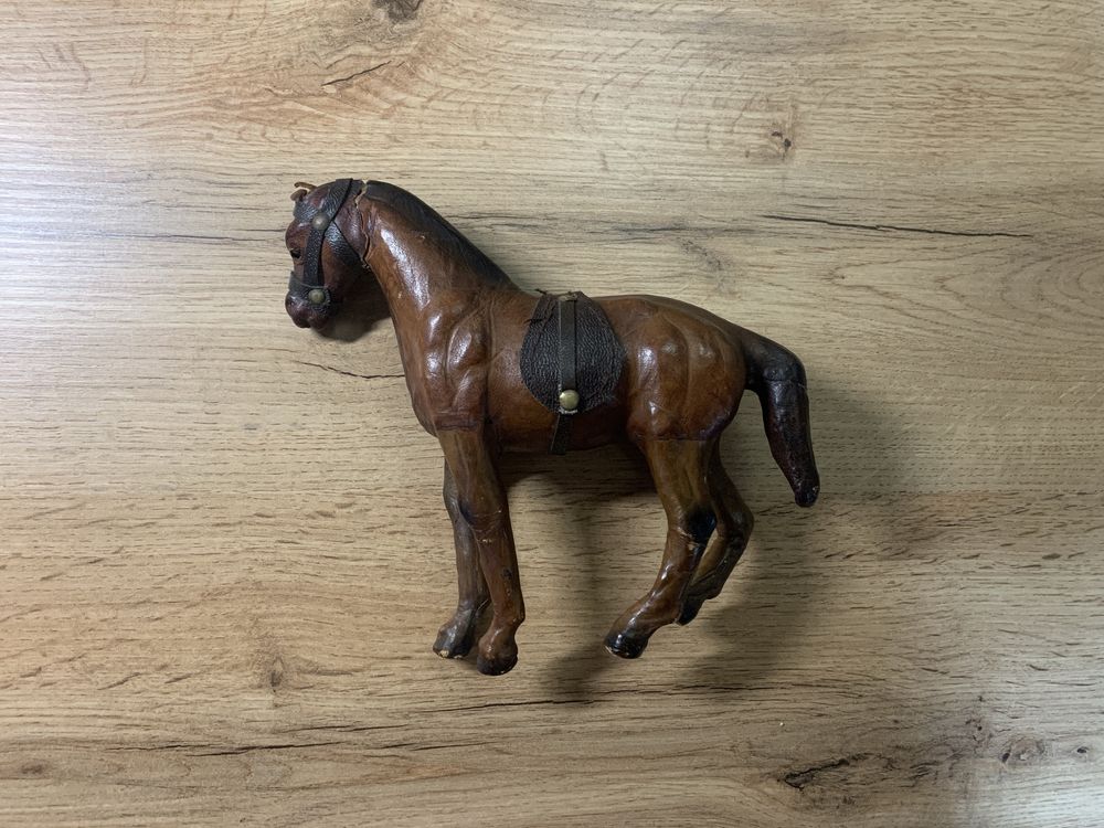 Лошадь из натуральной кожи, сувенирная