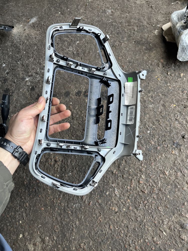 Jeep Cherokee kl рамка панелі магнітоли  золота