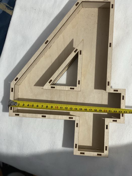 Деревяна форма у вигляді цифри 4