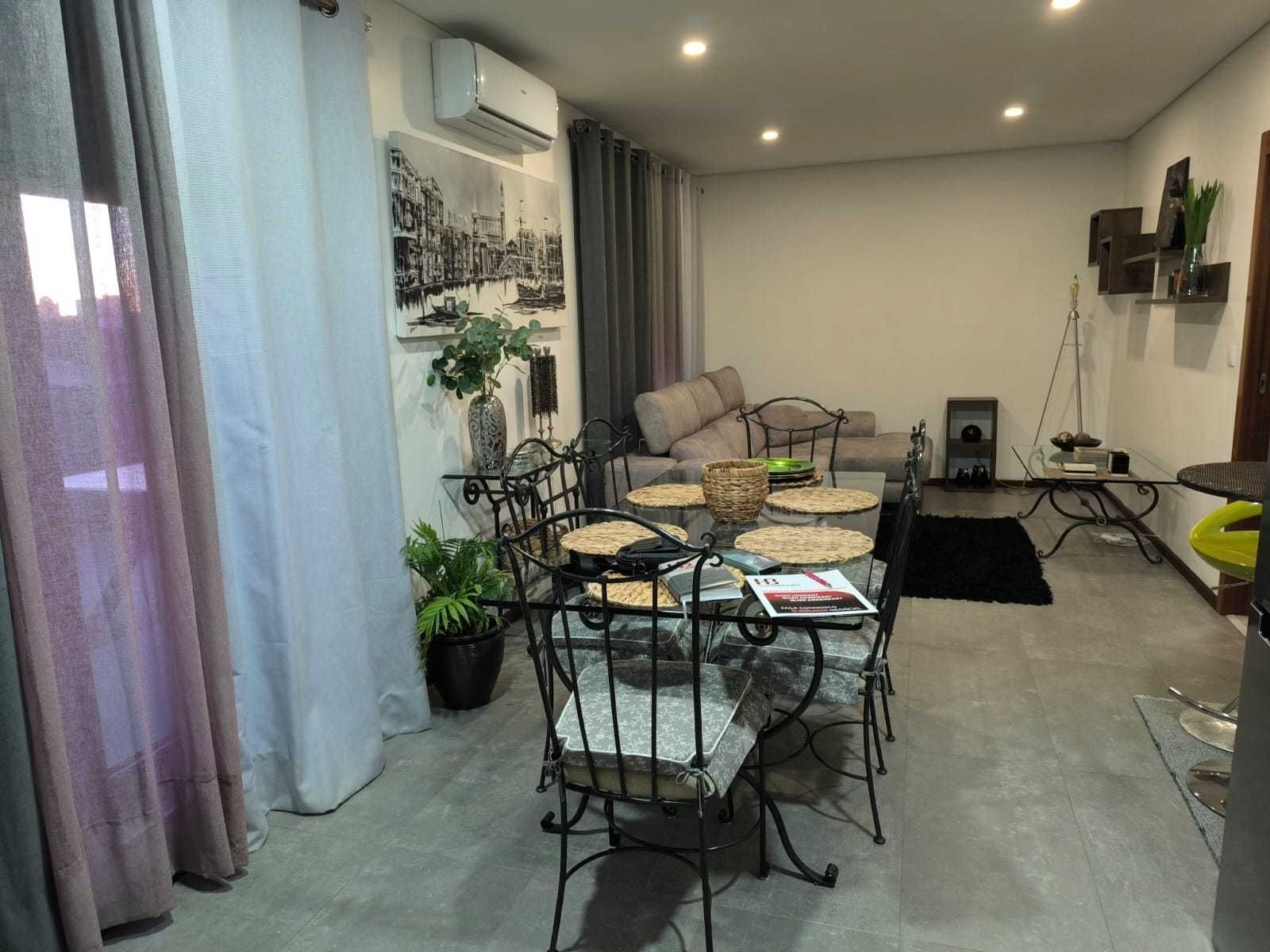 Apartamento T1, com Terraço, para arrendamento imediato - Arrifana