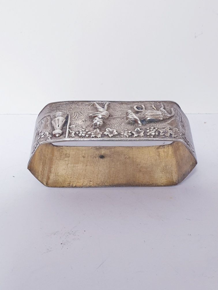 Pequena antiga argola de guardanapo em prata contrastada
