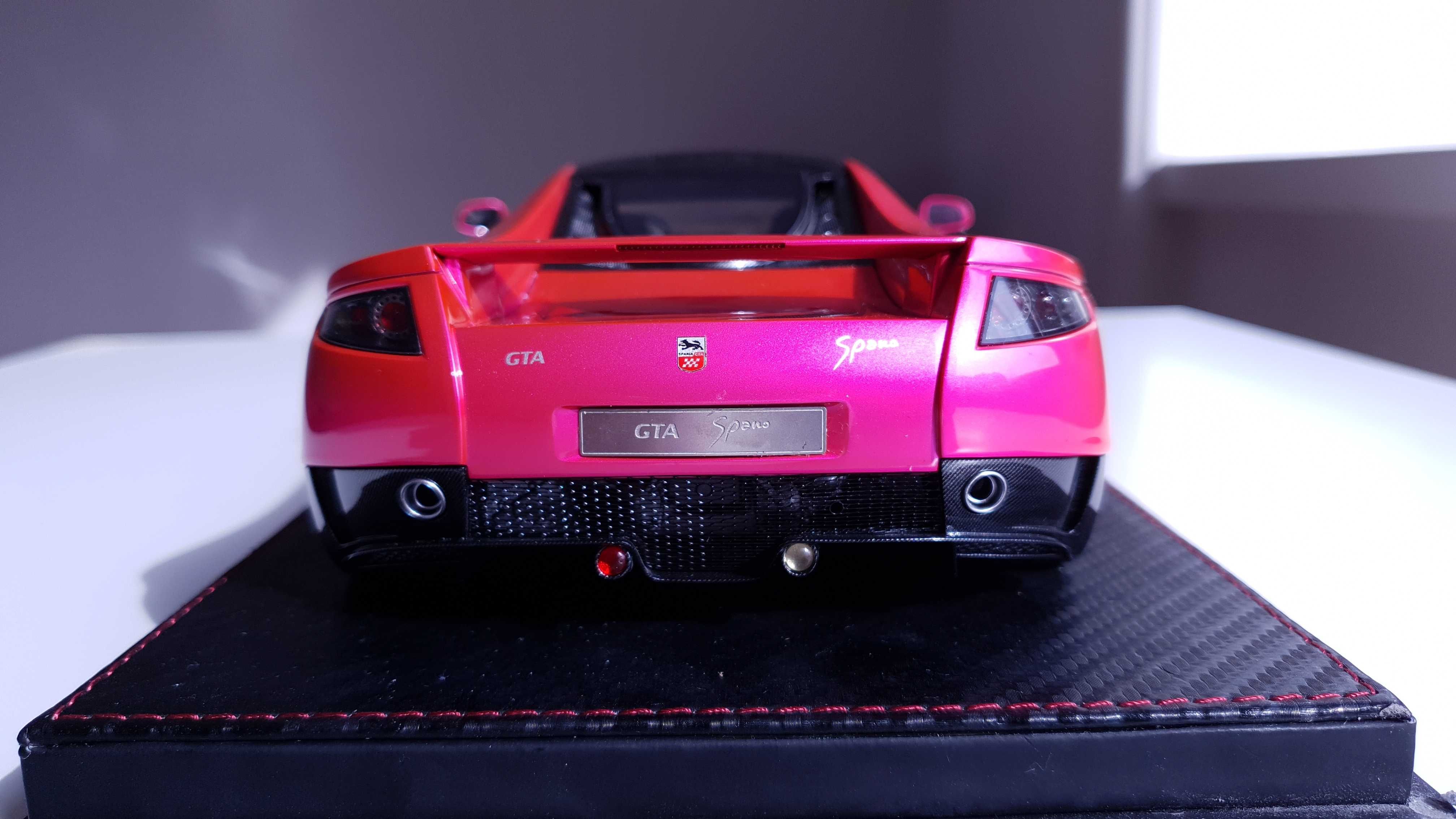 FrontiArt 1/18 Spania GTA Spano, Metalic Flash Pink, limitowany 12/20