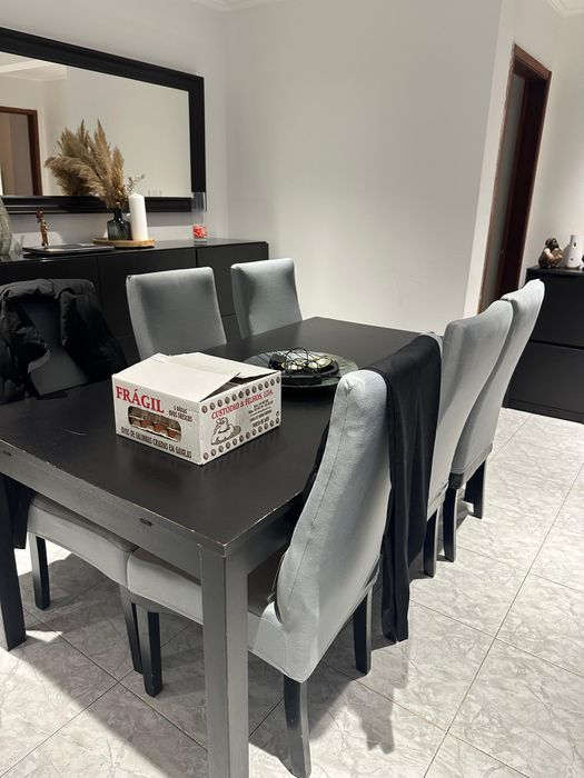 Mesa , cadeiras , aparador e mesa Tv