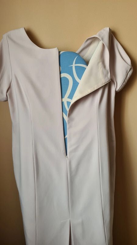 Jasna, letnia, elegancka sukienka, rozmiar 46.