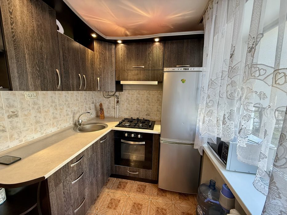 Двухкомнатная студия с ремонтом в Лесках.2/5 кирпич.