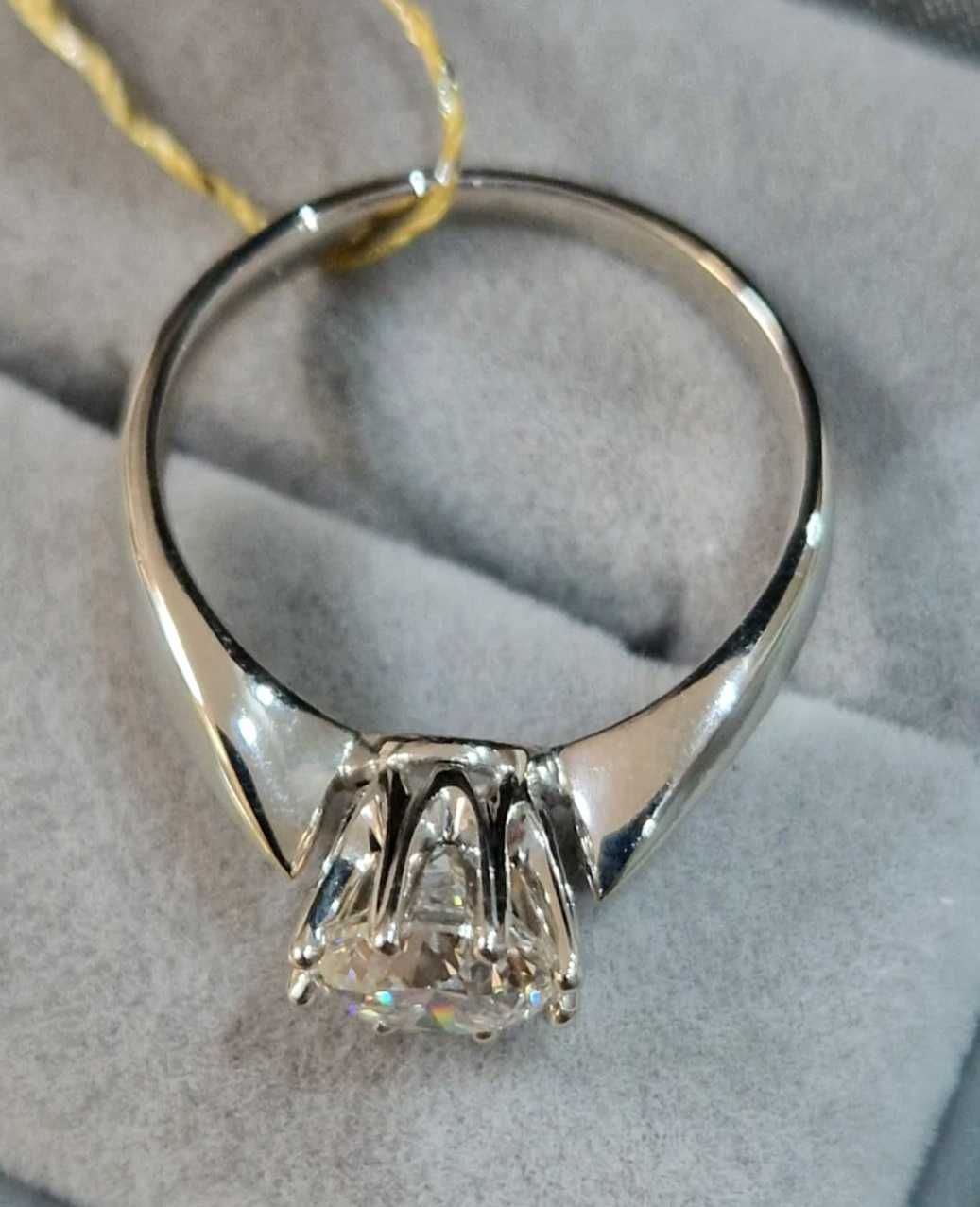 Pierścionek z brylantem 1,2 ct