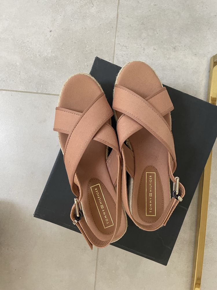 Tommy hilfiger nowe sandaly buty na platformie koturnie 39 silky nude
