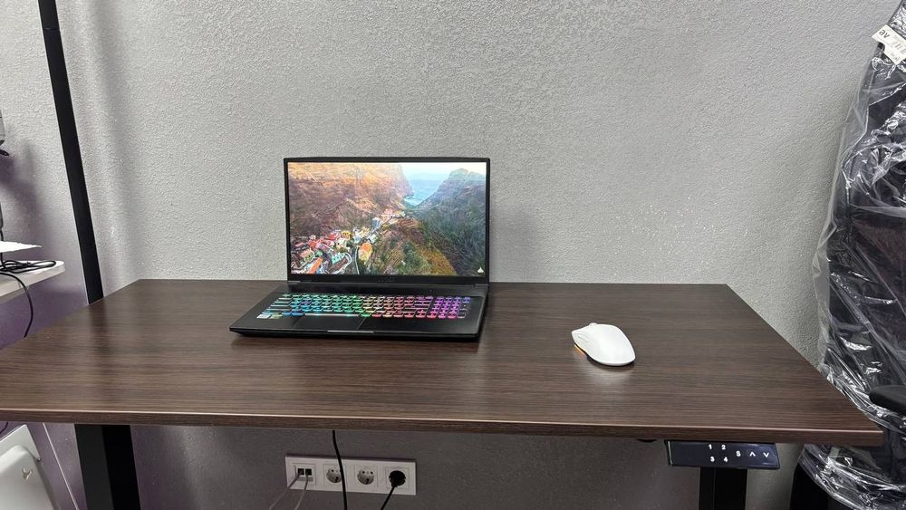 Стіл з електро регулюванням висоти