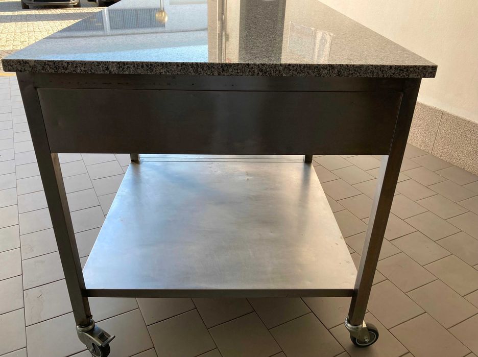 Mesa de trabalho com gavetas tampo em granito escaparate inox